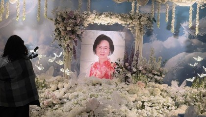 琼瑶花葬今日举行，林心如等前往送别