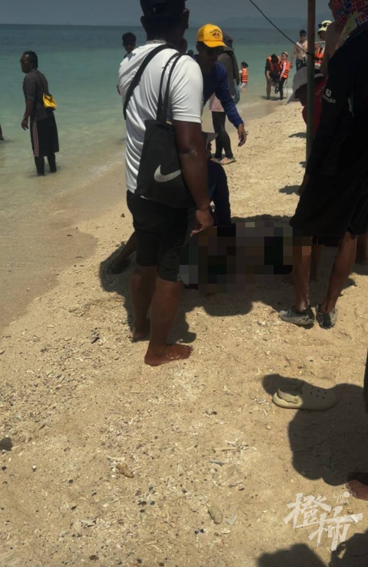 女子春节在泰国浮潜脑死亡，目击者：听到“咚”一声，或被摩托艇撞到